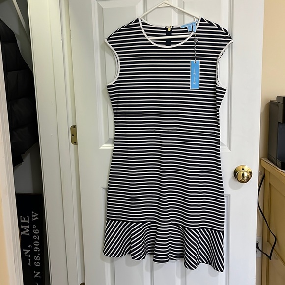 Draper James Dresses & Skirts - Draper James size large dress NWT